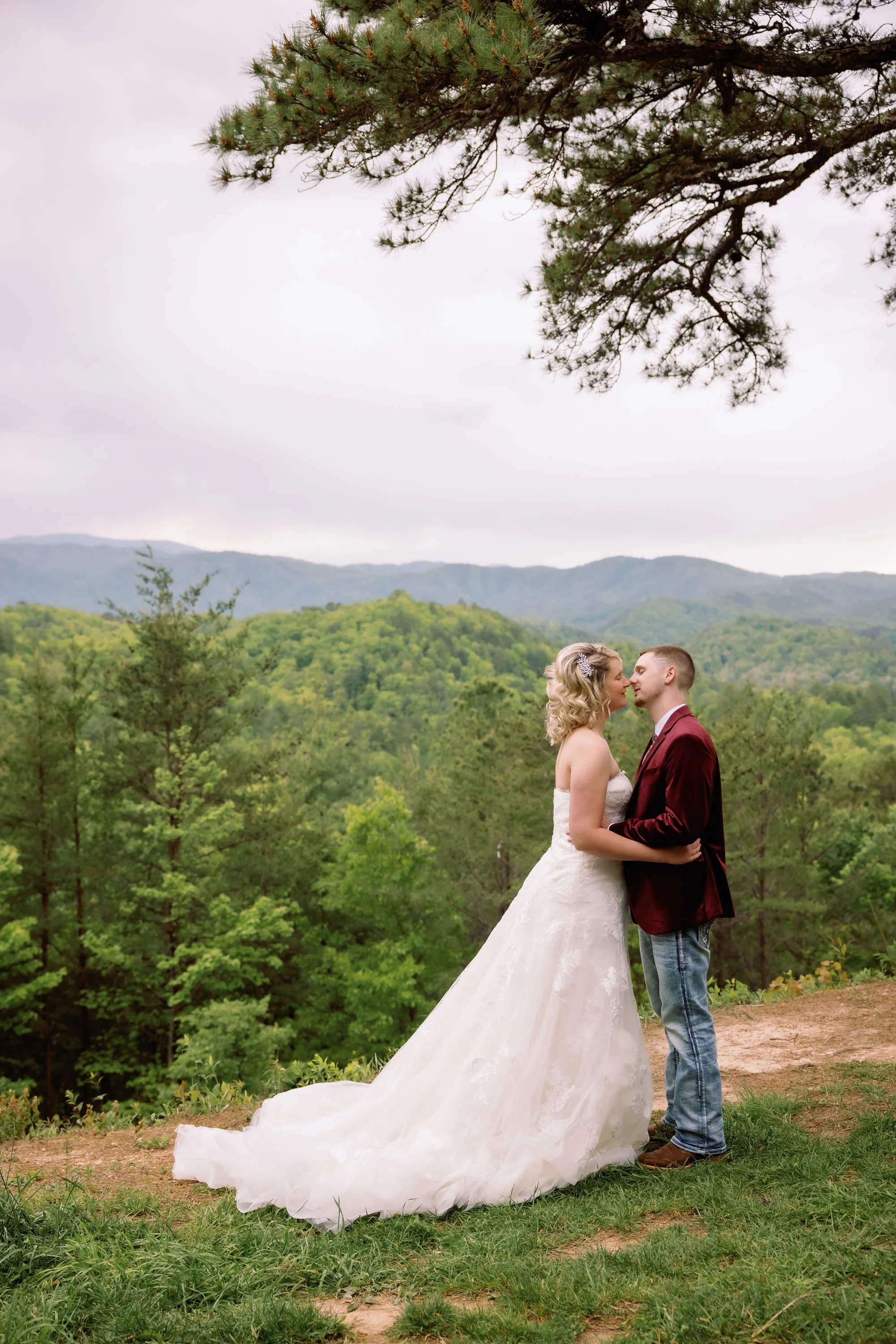 foothills-parkway-elopement-fist-kiss.jpg