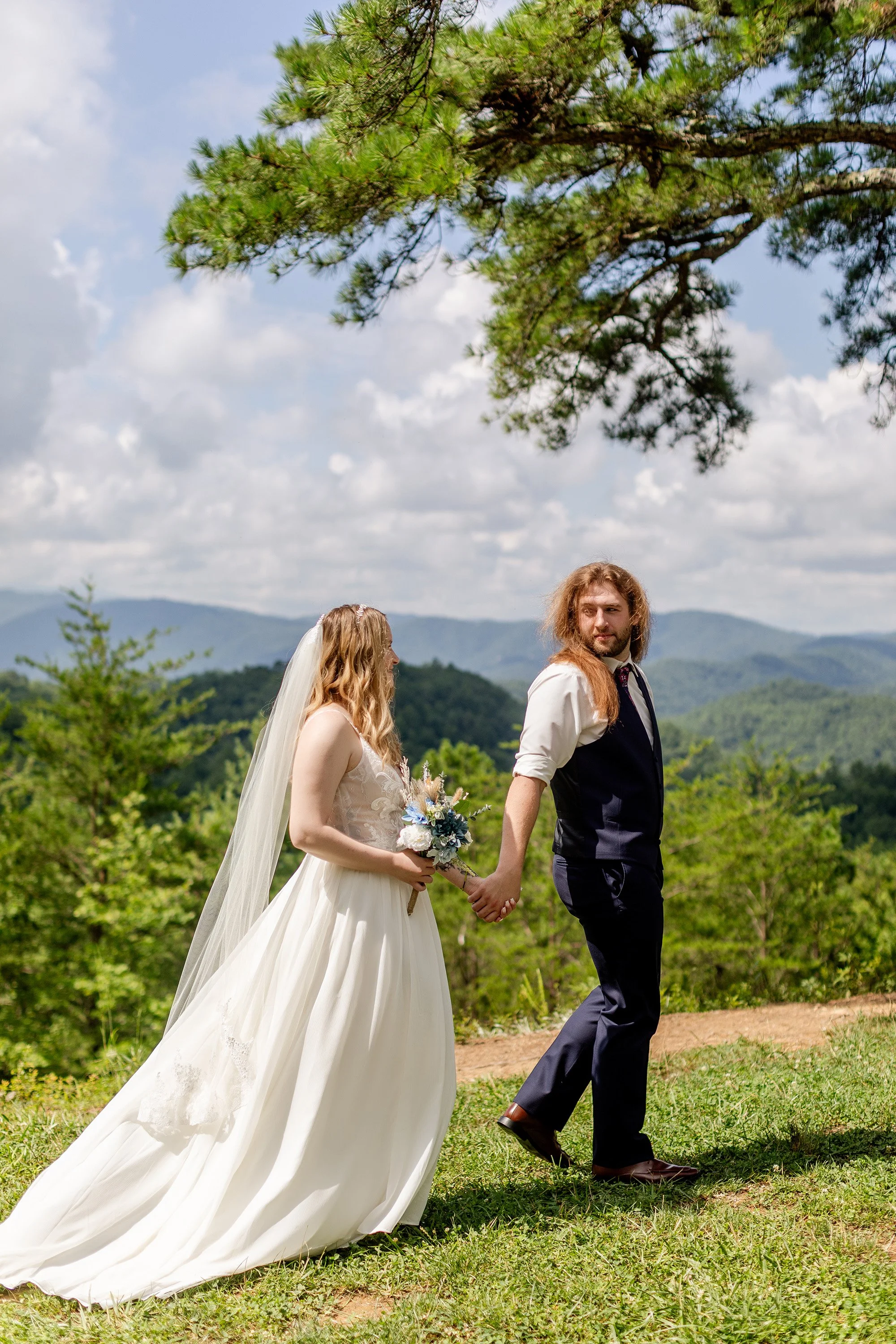 tips-for-the-best-elopement-photos-walking-together.jpg