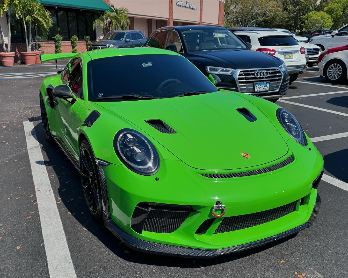 when you&rsquo;re in a hurry to get groceries
#porsche #gt3rs