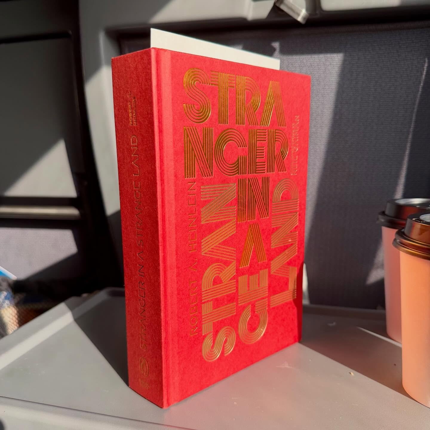 #train read 
#RobertHeinlein #StrangerInAStrangeLand
#bookmark
Into The Sun #ChrisMcCaw