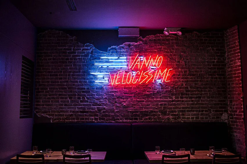 DZ_Neon_02.jpg