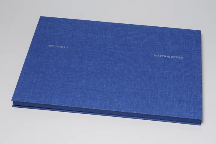 sky is blue/water is green