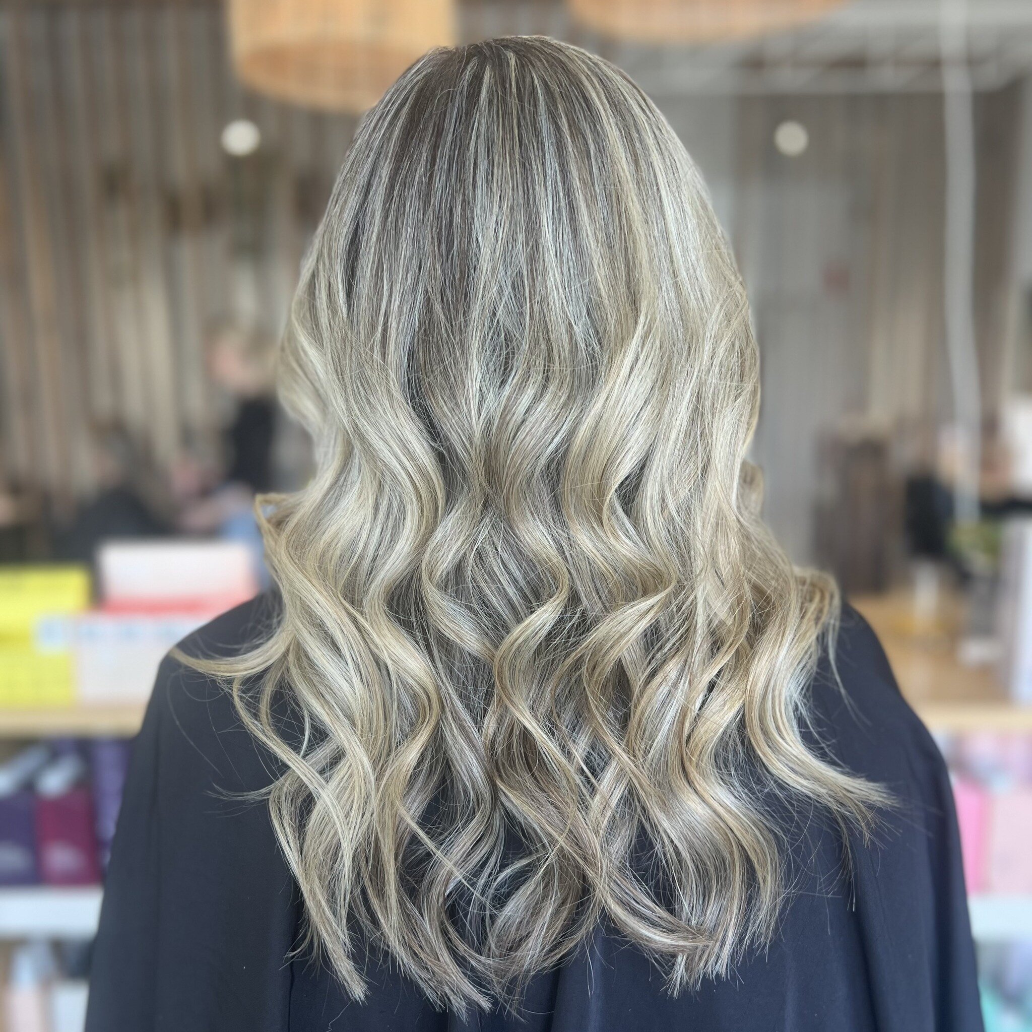 Obsessed with this creamy blonde. Book in your cut and colour 💁🏼&zwj;♀️
&middot;
&middot;
&middot;
#haircut #haircolour #melbournehair #emeraldvic #haircoloursmelbourne #hairsalon #hairinspo