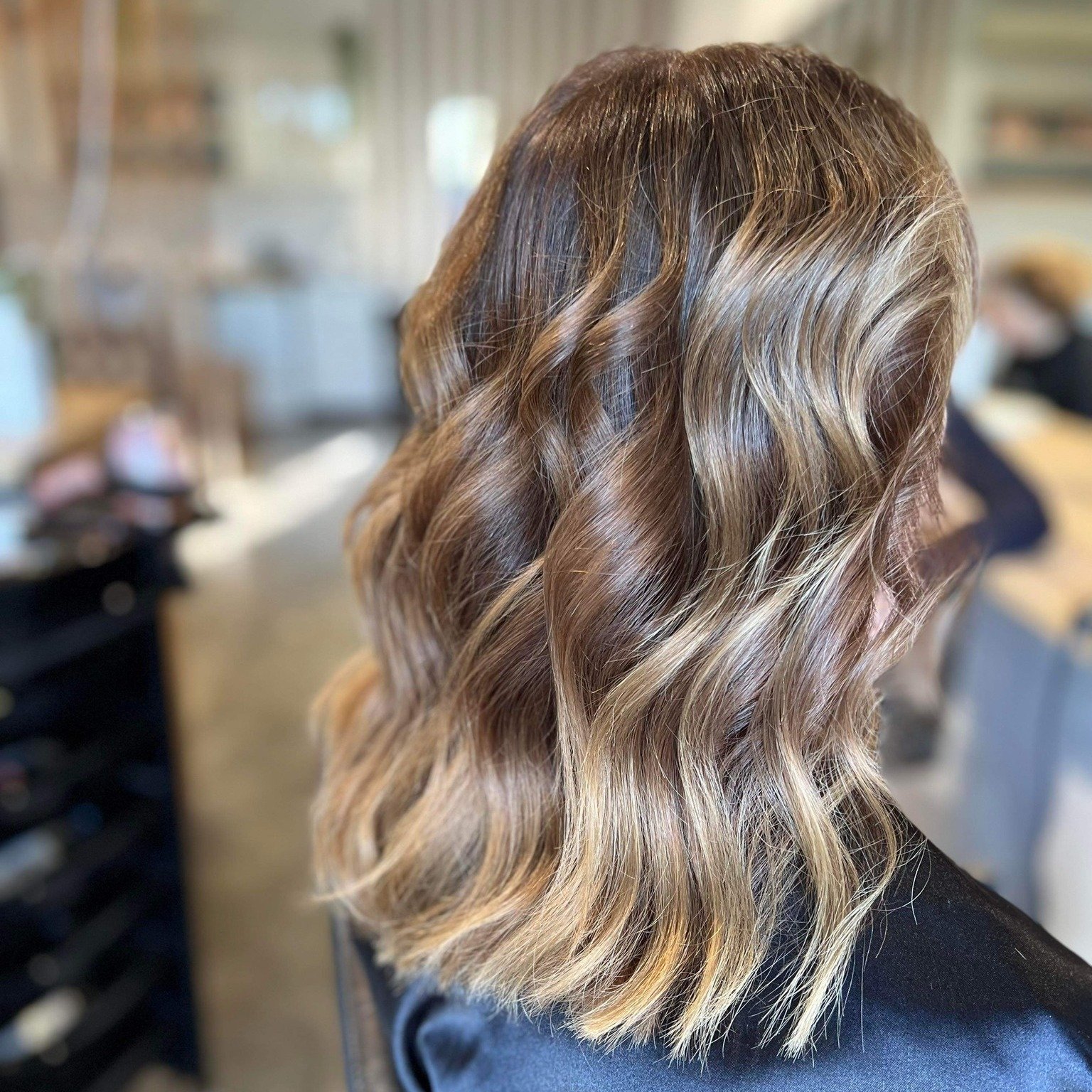 Beautiful combo of colours, save this as inspo for your next booking 😉💇🏼&zwj;♀️
&middot;
&middot;
&middot;
 #hairdressing #melbournesalon #melbournehair  #emeraldvic #haircolour #k18 #cutandcolour #hairgoals #hairsalon #longhair #hairgoals