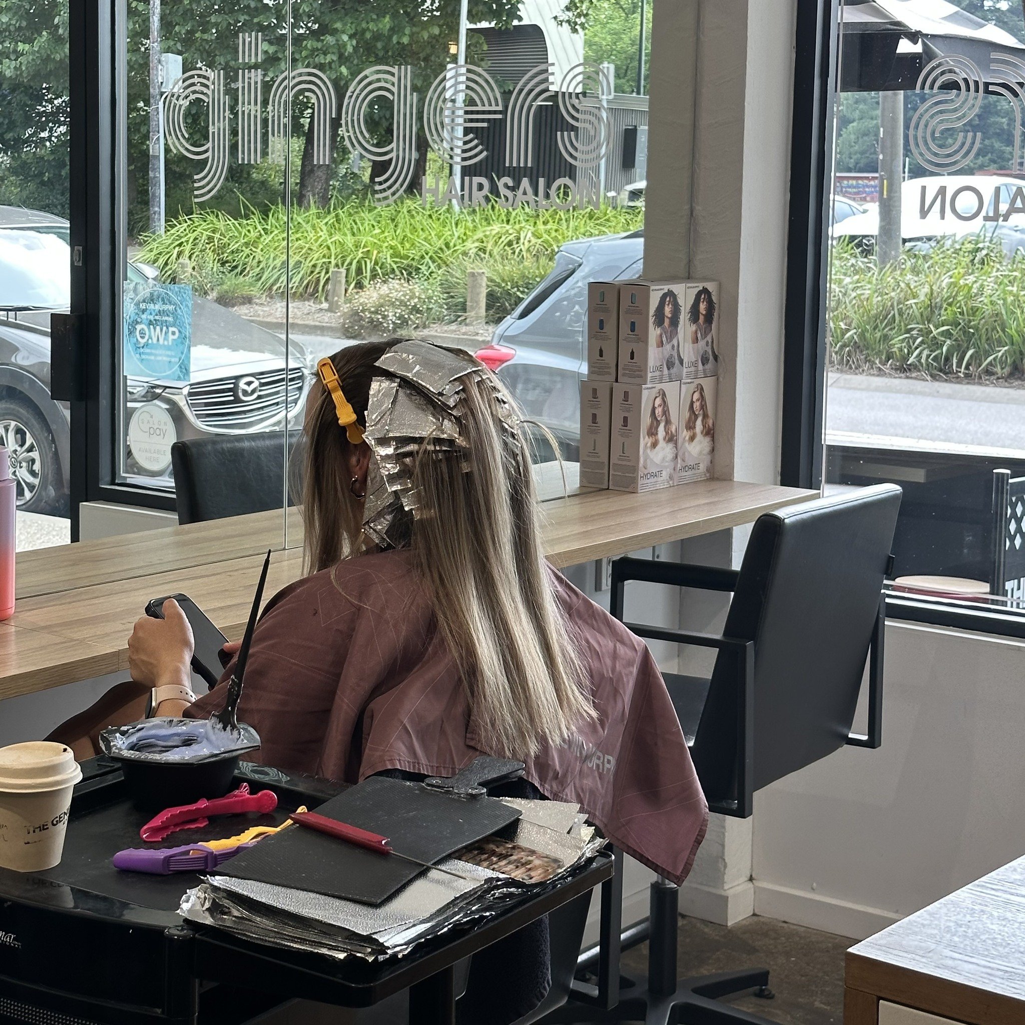 Sitting pretty in foils 💁🏼&zwj;♀️ Our stylists are ready to create your new colour 🎨 Book in at the link in our bio. 
&middot;
&middot;
&middot;
#haircut #haircolour #melbournehair #emeraldvic #haircoloursmelbourne #hairsalon #hairinspo  #cutandco