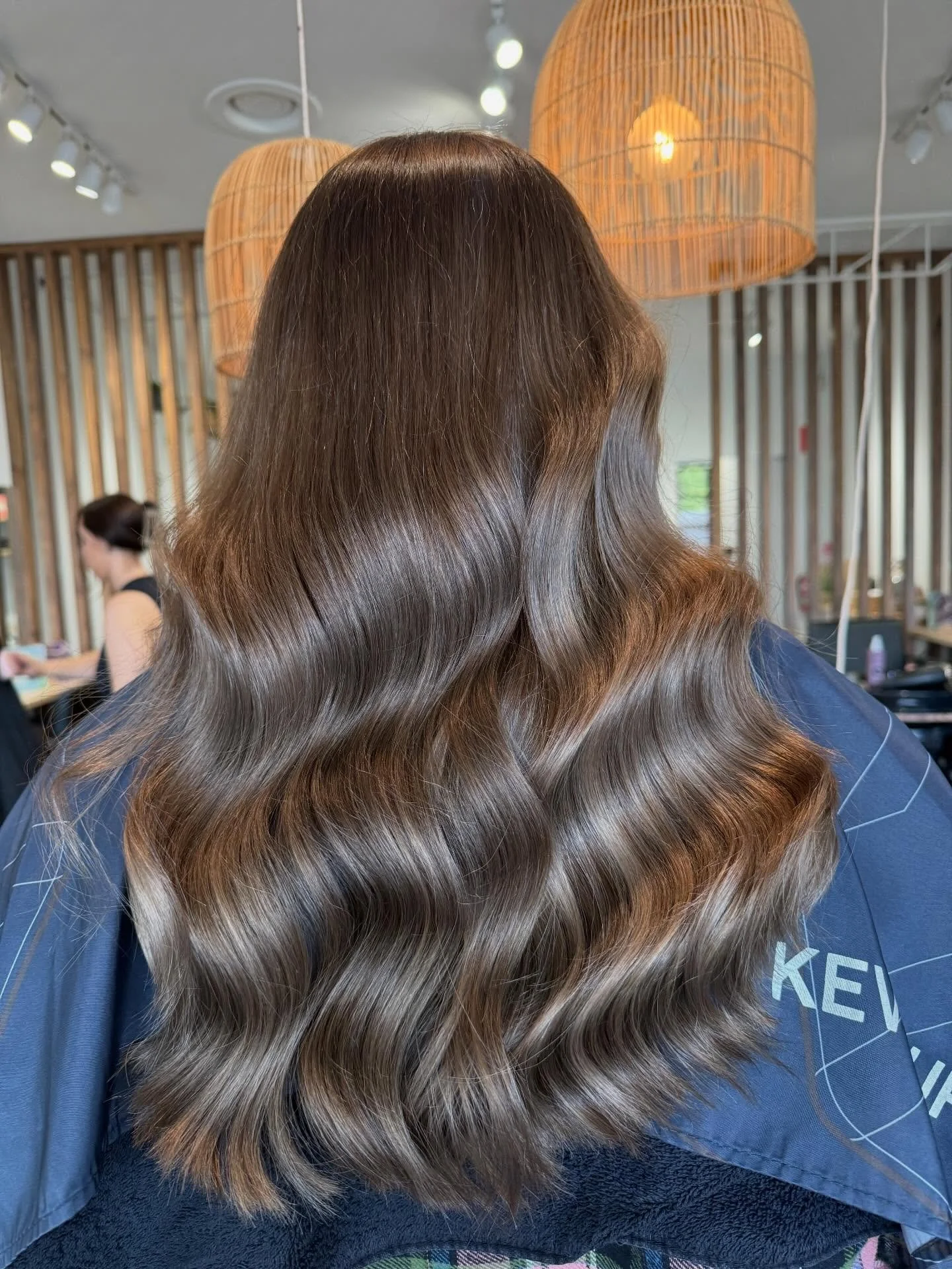 Adding depth for the cooler weather 🤎

#brunettetones #kevinmurray #melbsalon