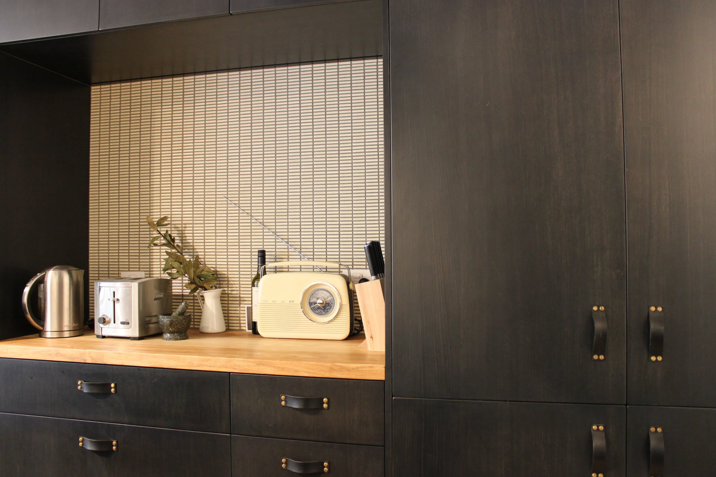  Texture, craftsmanship and robustness combined. The client made the leather handles himself! 