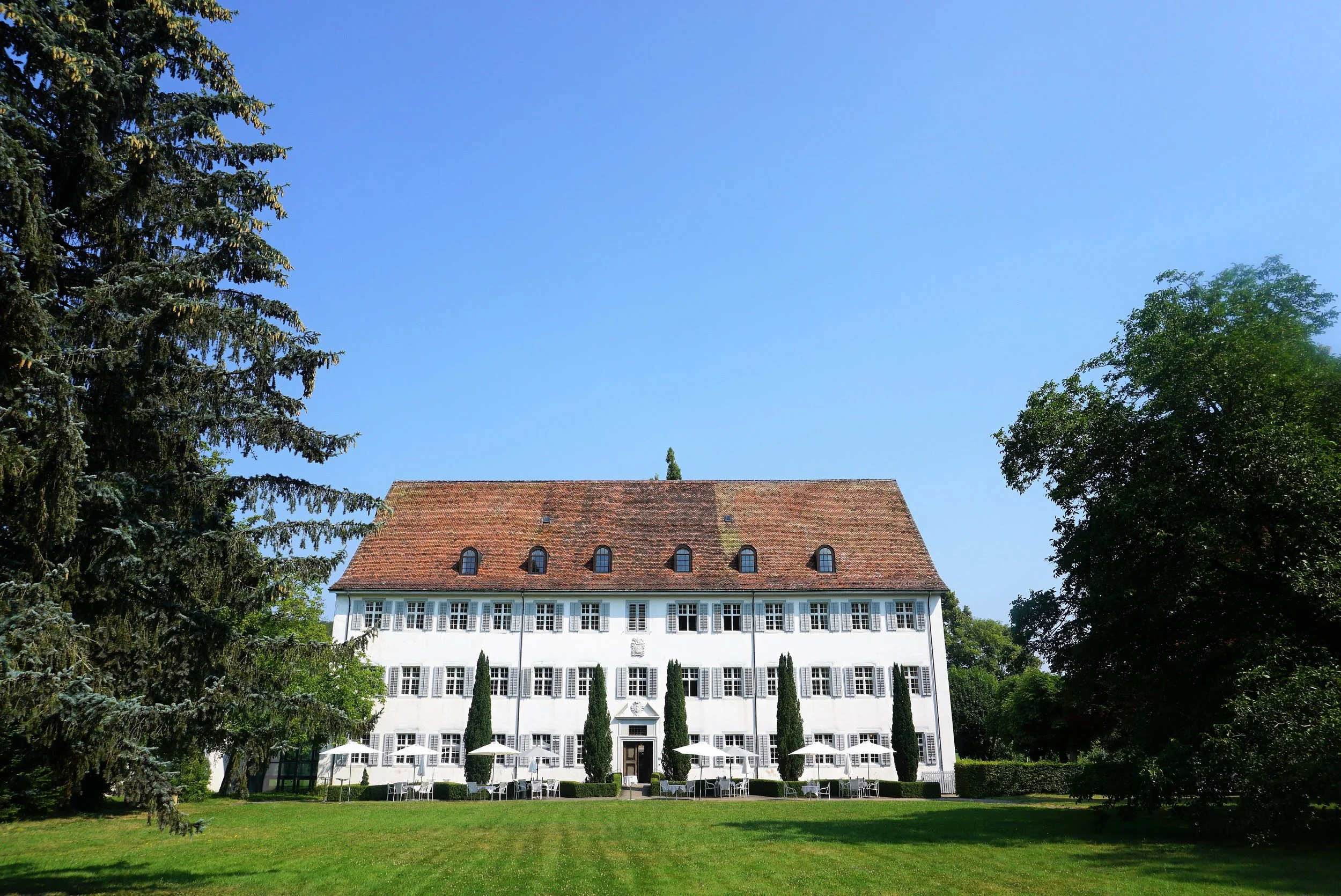 Klosterhotel Kreuz Gartenansicht (1).jpg