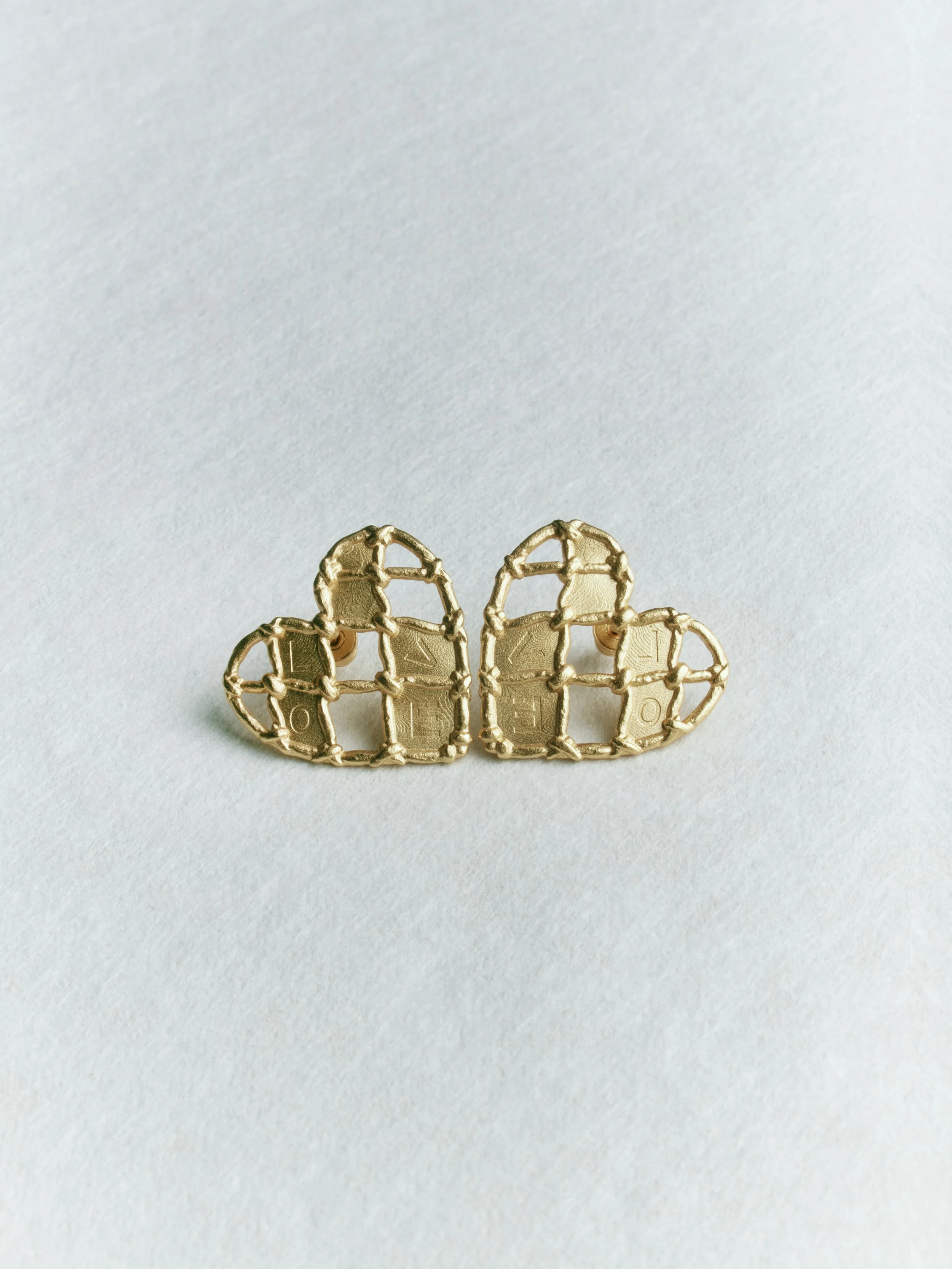 LOVE耳环金.jpg