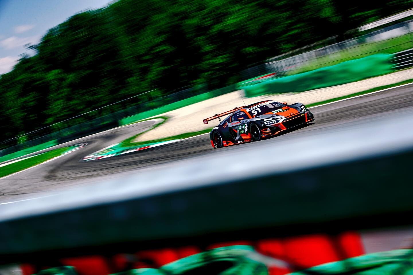 Full send in Monza with @teamrosberg.official #monza #dtm #audi #audisport #teamrosberg #audir8 #racecar #r8lms #racetrack #motorsport #work #freelance #photographer