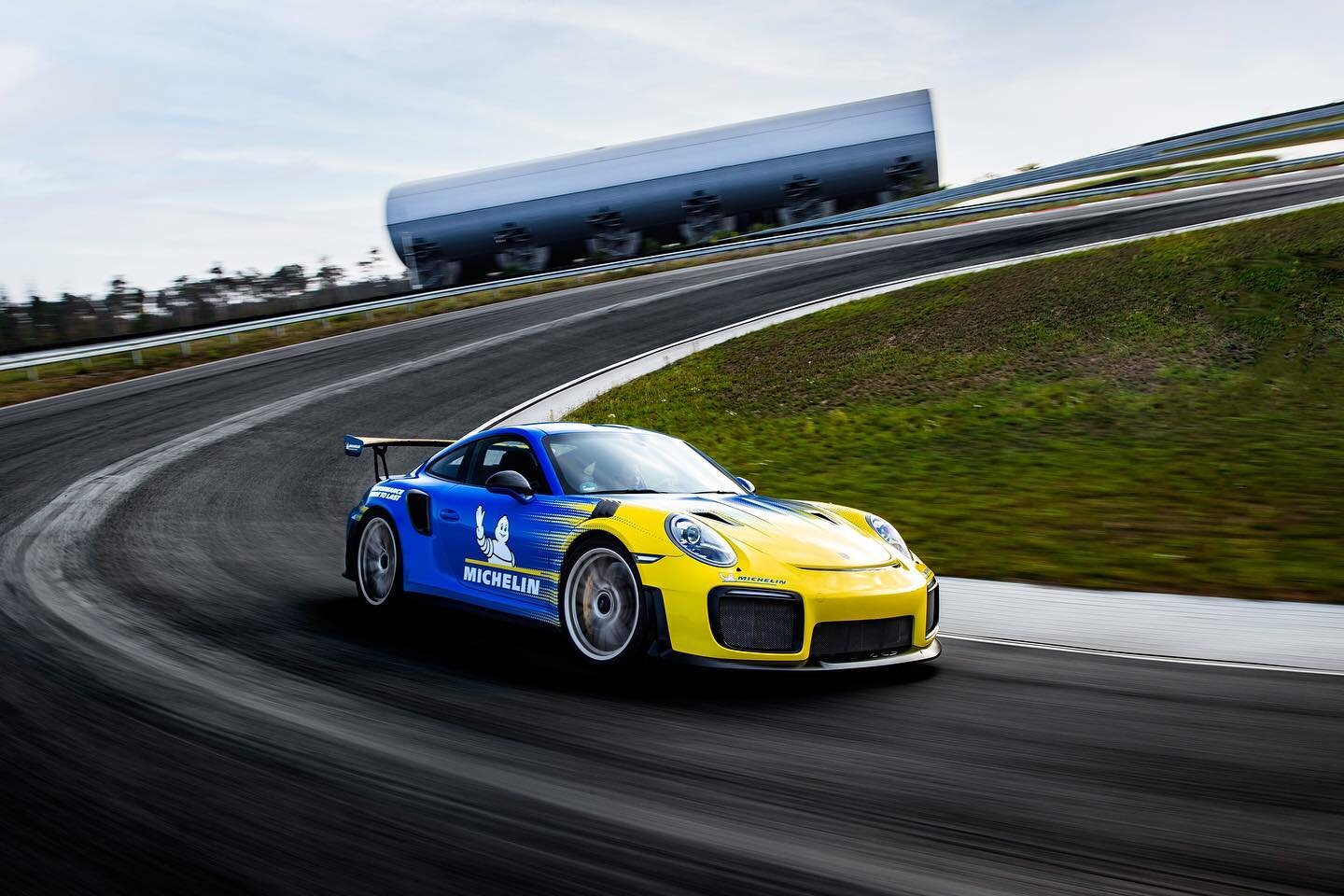 Porsche GT2RS wrapped by @cam_shaft_design #porsche #dailyporsche #rollingshot #car2car #agency #agencylife #work #photographer #michelin #hockenheimring #canon #canonphotography #setlife