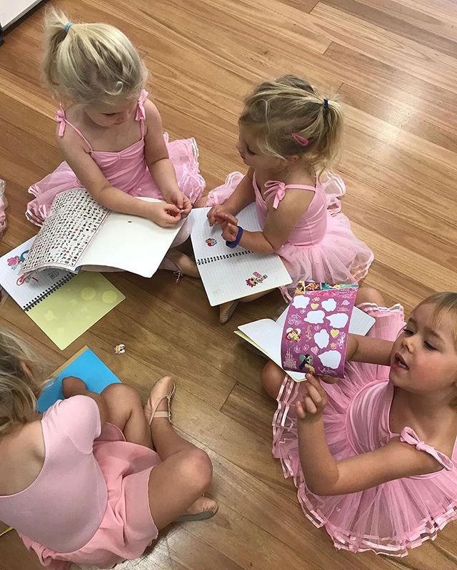 Posted @withrepost &bull; @demijeandance 
Join us in Term 4 for babyballet!⠀
Wednesday&rsquo;s Tinies (18mths-3yrs)⠀
Friday Moovers (3-5yrs)⠀
⠀
Classes at Cronulla Central!⠀
@babyballetaustralianewzealand #preschool #preschoolactivities #cronulla #wo