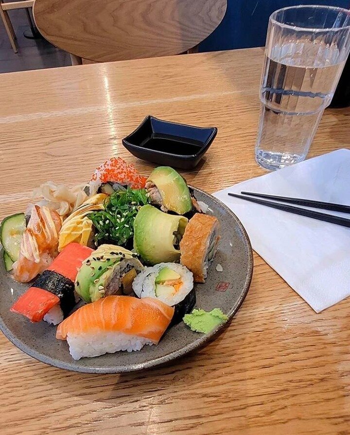 Haikuilijan herkkuhetki Haiku Sep&auml;ss&auml;! Kuva: @saaramaijaa 😍

#haikusushi #haikuilija #sushihimo #sepp&auml; #jyv&auml;skyl&auml; #sushittaa