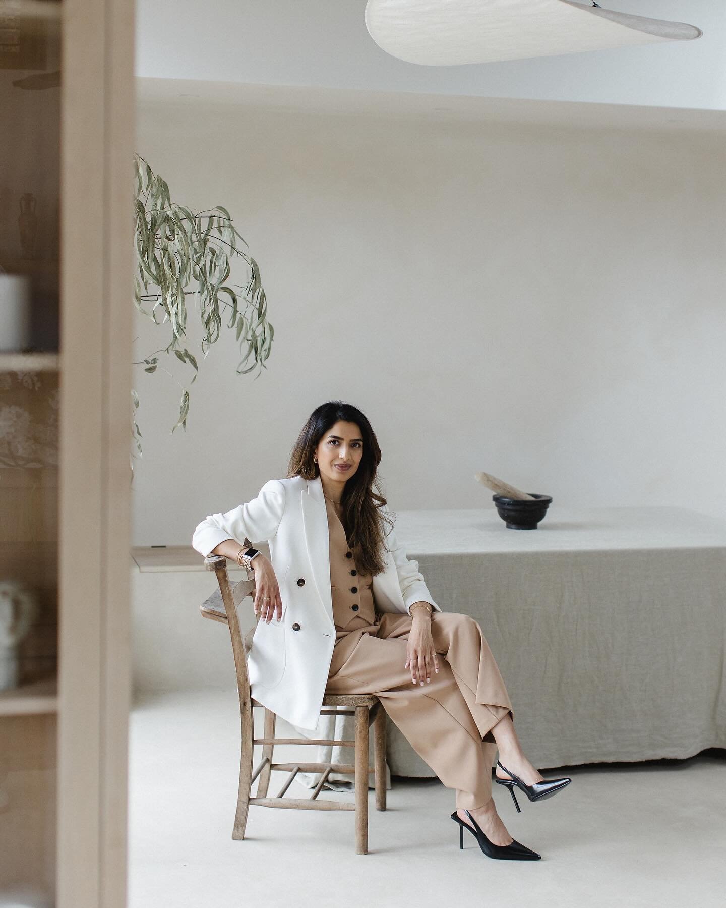 Personal Branding Photography captured for the lovely @rukminipatelinteriordesign &mdash;

#personalbrandingphotography #founderportraits #brandphotography #brandphotographer #brandphotoshoot #brandshoot #locationhouse