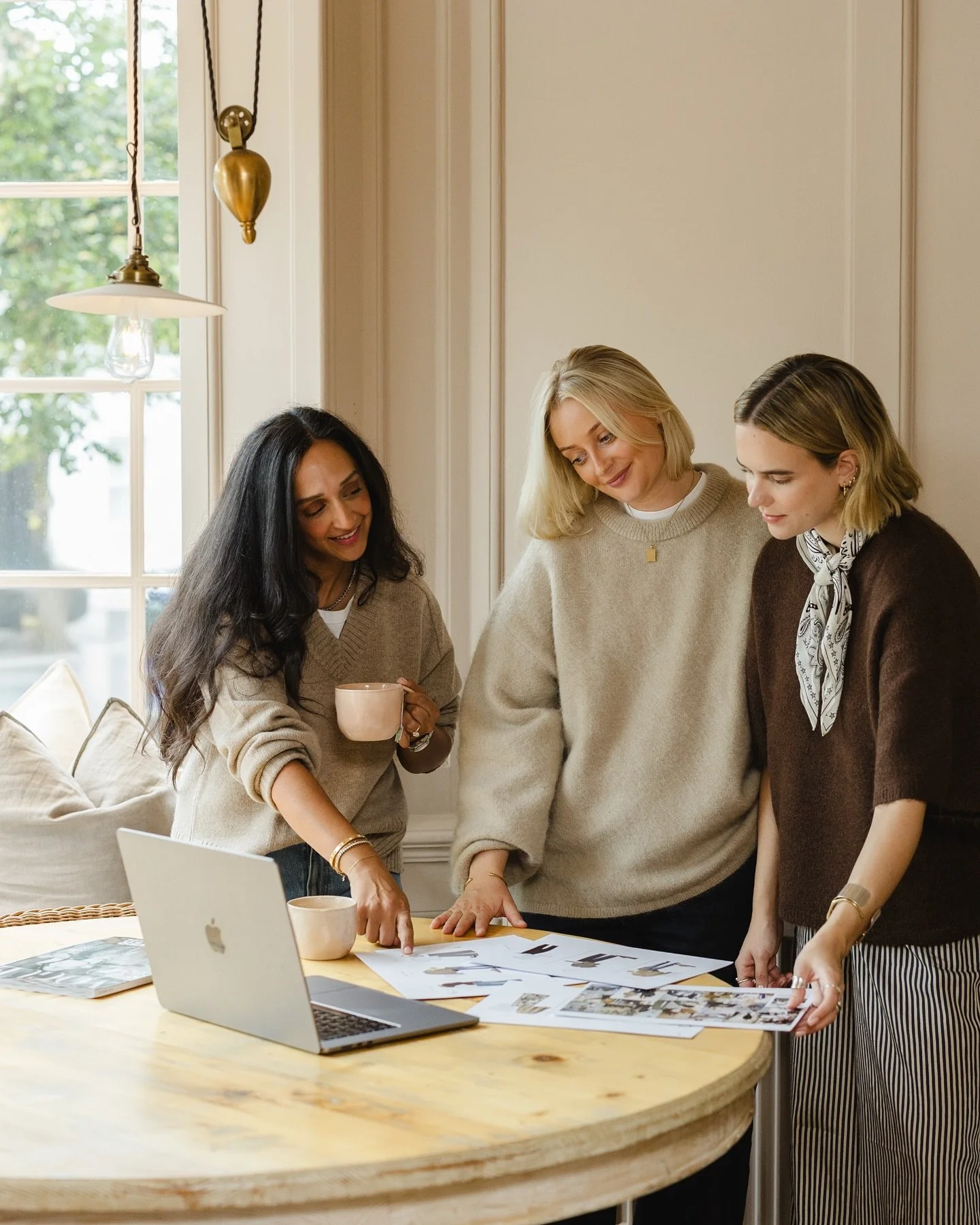 As your brand evolves, your visuals should too. 

Loved refreshing the imagery for the @virtuallystyledby team - more warmth and colour, at a location that perfectly reflected their vision ✨