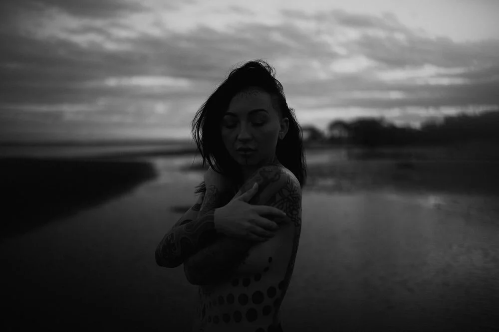 Seriously, how beautiful is @aaria_clair 🖤
We had both been having a rough go of it lately, so we decided to do what we do best... get together and get creative 👯&zwj;♀️
.
.
.
.
.
.
#sunshinecoastphotographer #brisbanephotographer #brisbaneportrait