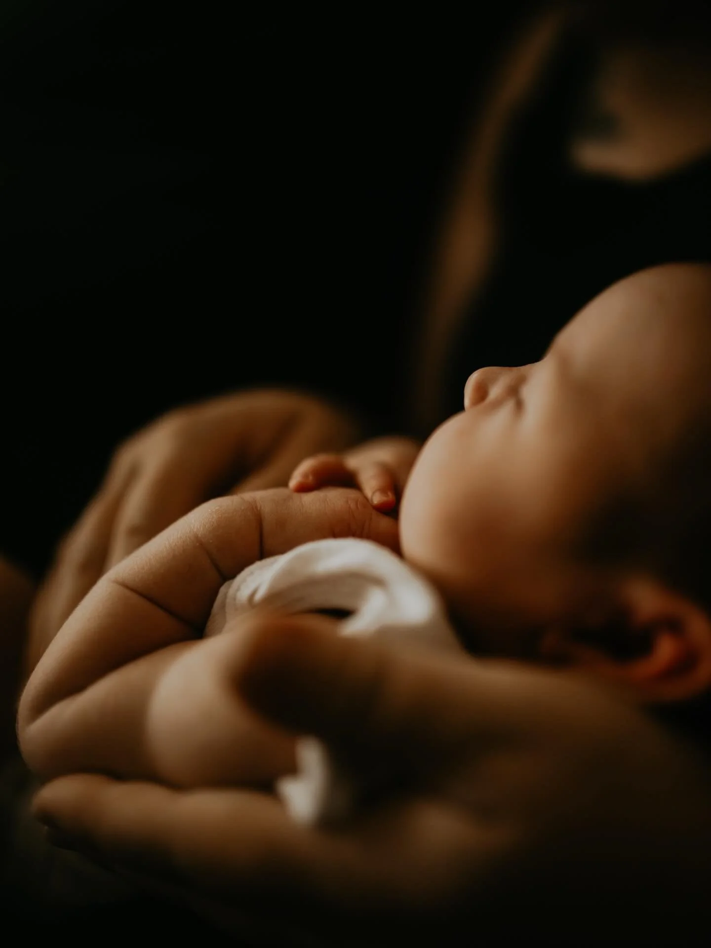 Welcome to the world, Isobel 🖤 Congratulations Laura &amp; Dylan, she is just beautiful. Thank you for trusting me to capture such a special milestone in your lives
