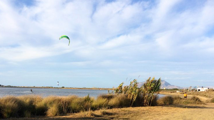 Kitesurf-intermediate-advanced-kitesurfing-coaching-holiday-sicily-lo-stagnone-2-980x416.jpg