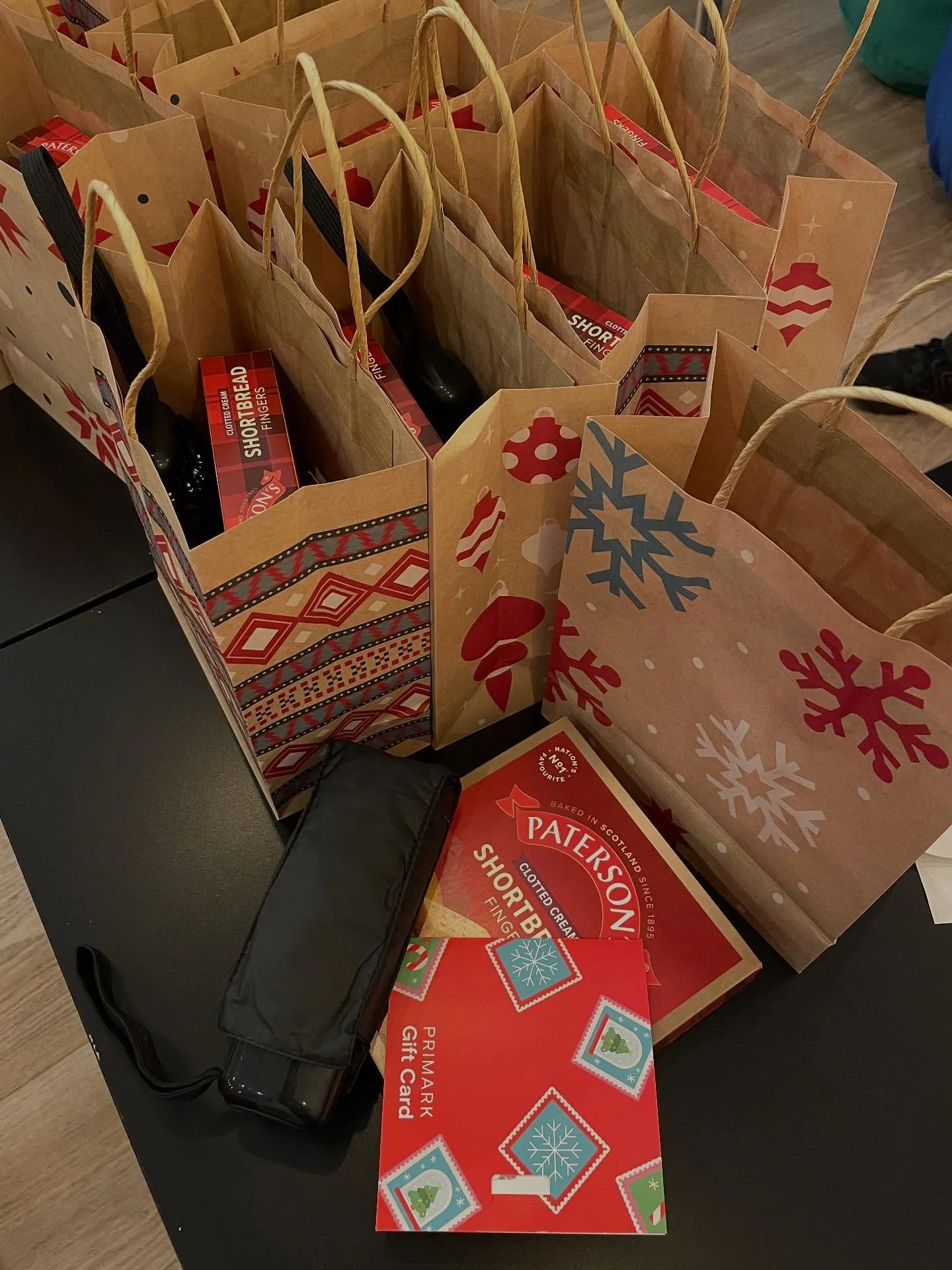 Massive thanks to the lovely ladies of @athenlay_women_fc who partnered with us to give each @robesproject_ guest a Christmas present. 🎁🎄(With thanks to Sophie as lead organiser!) Together we were able to put together gift bags for 15 guests with s