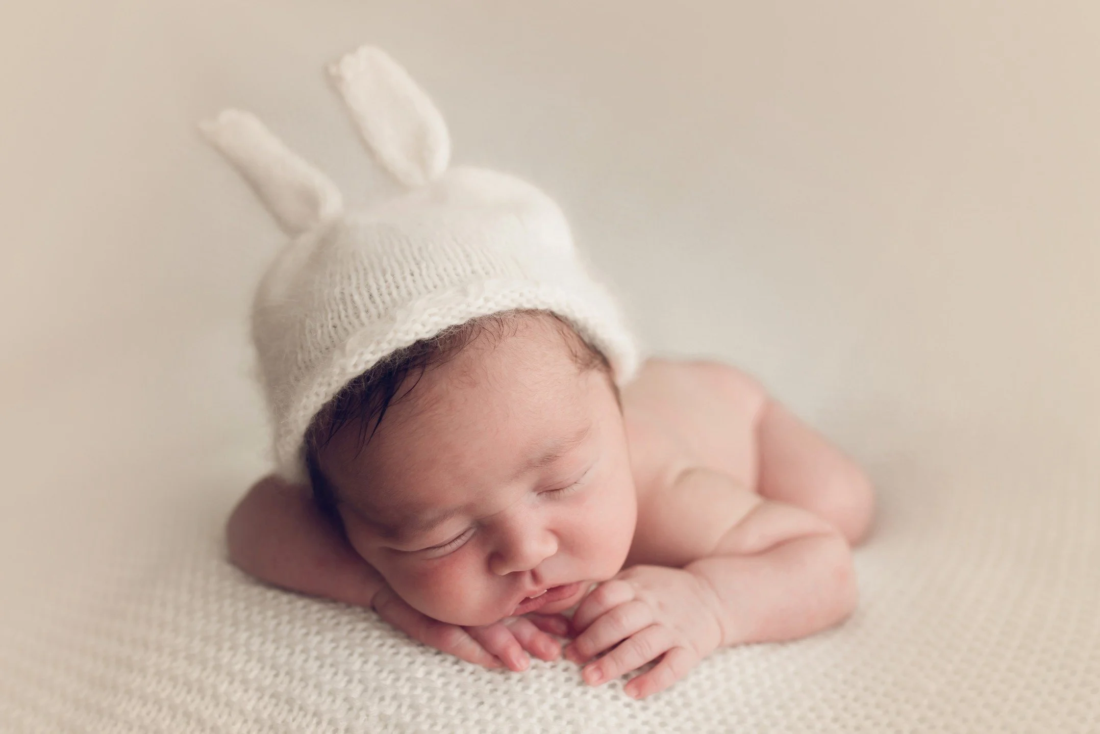 Happy First Birthday darling Beckham! I saw your momma post today and I can't believe it's been a year already! He was such a sweet boy for his newborn session ❤️ And when we are this close to Easter, my little bunny hat is pretty much mandatory 🥰