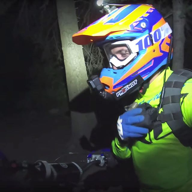 Riding at night has been taken to a whole new level with the @oxbowgear helmet lights. It’s really amazing to see how well they light up the trail.
.
.
.#oxbowlights #helmet #nightriding #dirtbikes #dirtbiking #dirtbikingfordayz #dirtbikelife #motoli