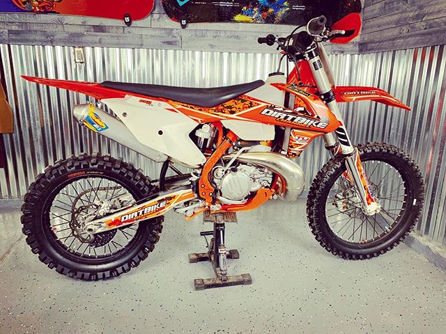 #2stroke #thursday this 250xc has been my favorite bike to date. Nothing like a well tuned 250 2 stroke....what’s your favorite bike ever?
.
.
.
2
#2strokethursday #dirtbikes #dirtbiking #dirtbikechannel #dirtbikelife #dirtbikesforlife dirtbikesareco