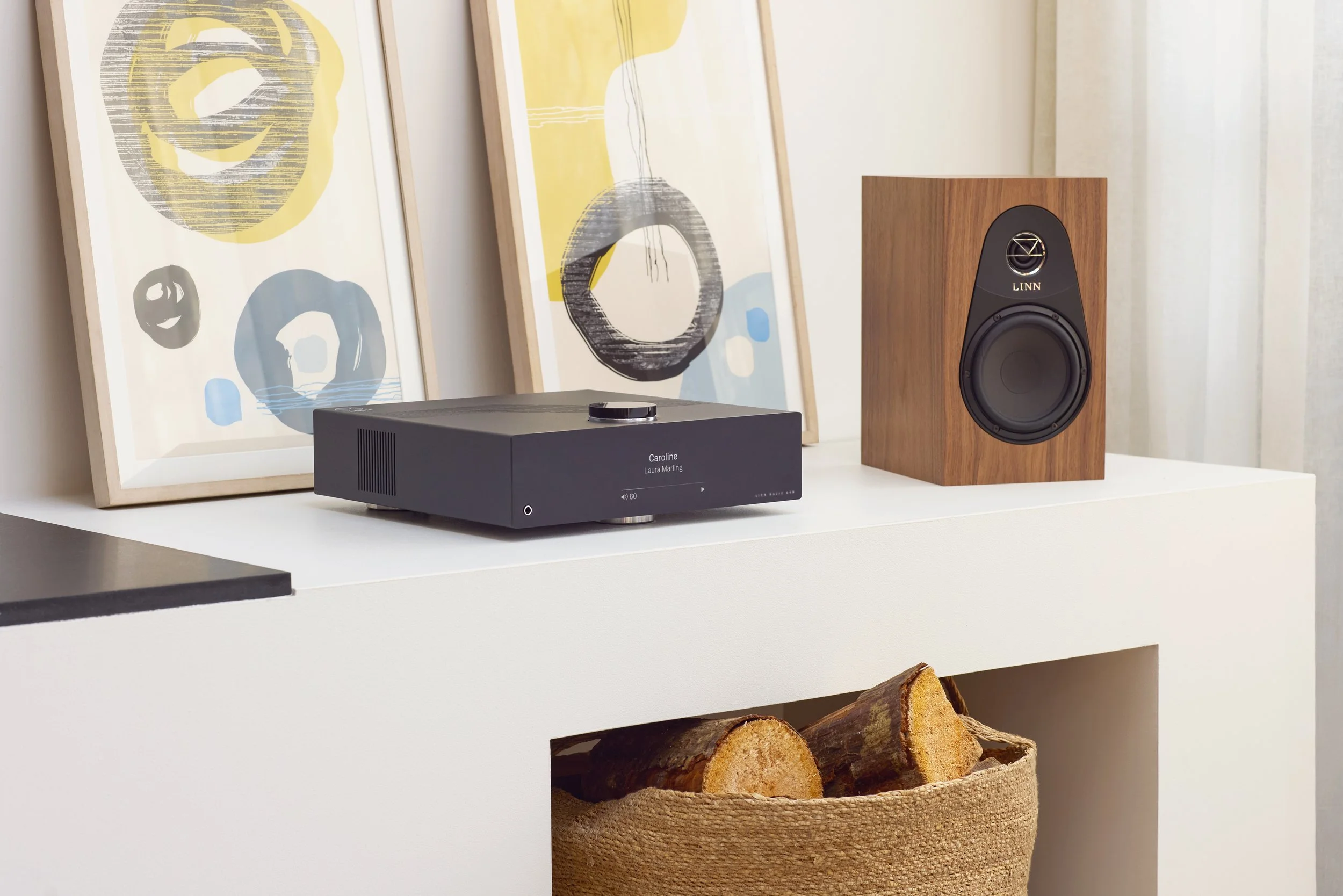 Linn_119 Walnut_MajikDSM_Close_HighRes.jpg