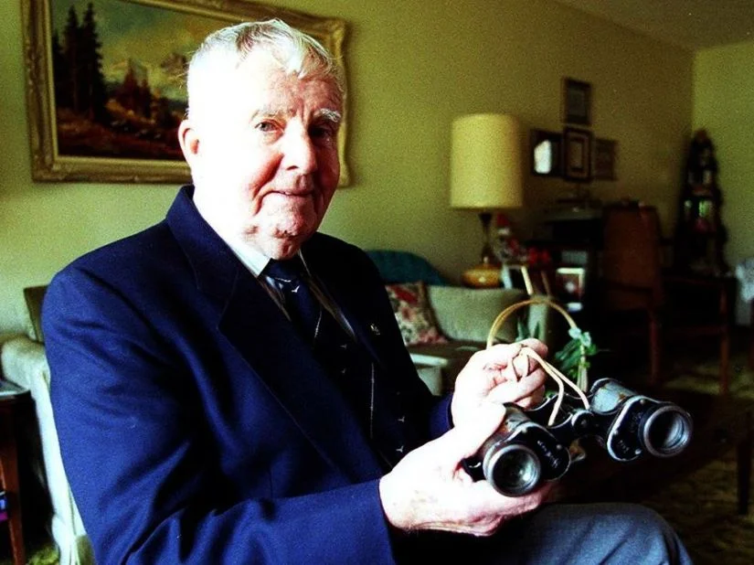 living-nov-11-1999-page-a1gord-king-with-binoculars-taken-fr.jpeg