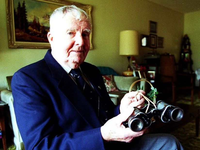 living-nov-11-1999-page-a1gord-king-with-binoculars-taken-fr.jpeg