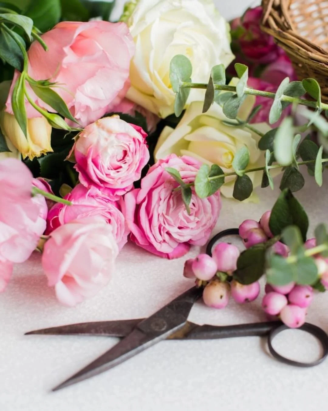 Grab your gals and join us for a Galentine&rsquo;s Floral Design Workshop&mdash;an evening of flowers, friendship, and creative fun. Learn to design a gorgeous arrangement, sip some bubbly, and leave with blooms (and memories) you&rsquo;ll love.
Perf