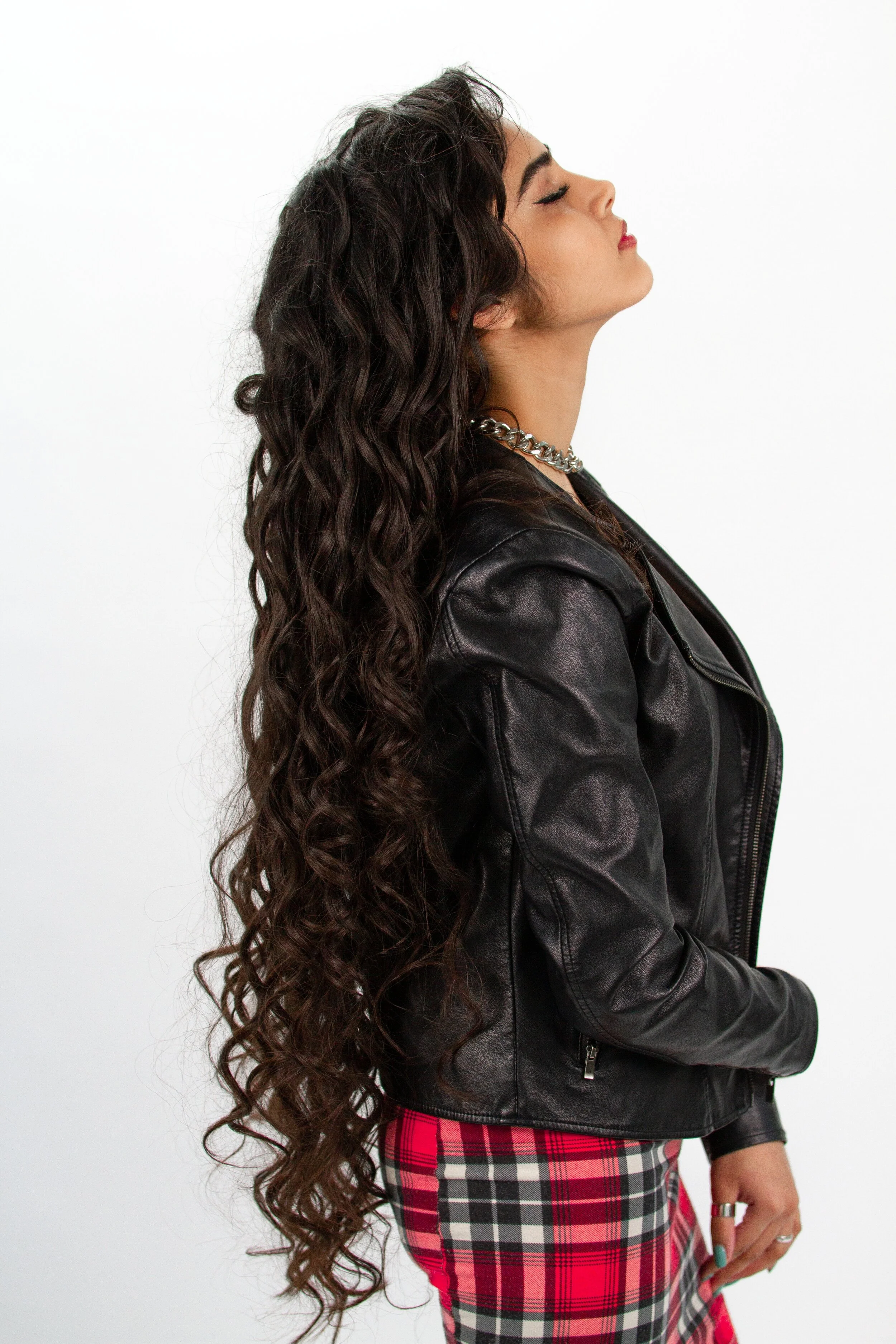Gwen Nguyen Vancouver Stylist & Colourist for Balayage, Precision