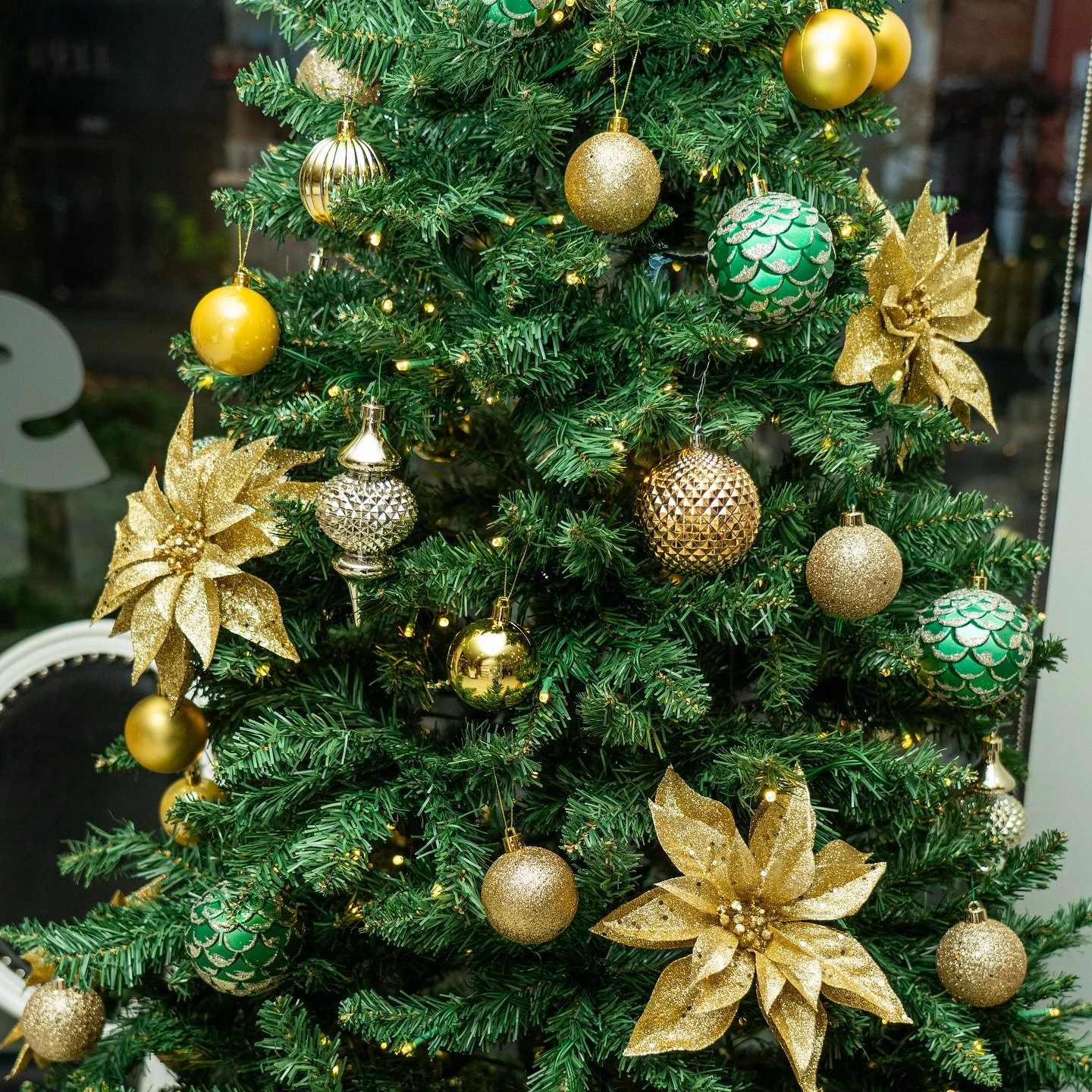 Merry Christmas to our clients and staff who make every day special. Wishing you love, laughter, and fresh hair in the new year 🎄