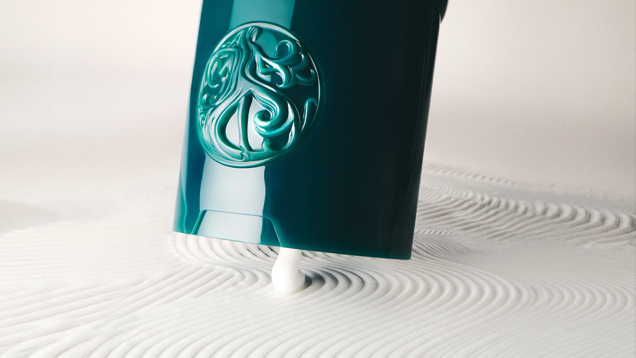 16x_STYLING BUTTER CURL ENHANCING CREME_6.8 OZ_Macro_16x9.JPG