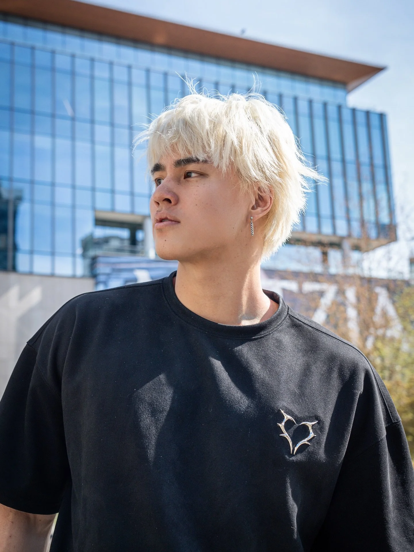 Hair styled for the rhythm of the city. 🌆
Creating textures that feel lived-in yet sophisticated.

Colourist: @hairstyling_kelly 
Stylist: @lylekieselbach 
Products: @kmshairca 

#yvrhair #yvrhairstylist #yvrhairsalon #vancouverhair #vancouverhairst