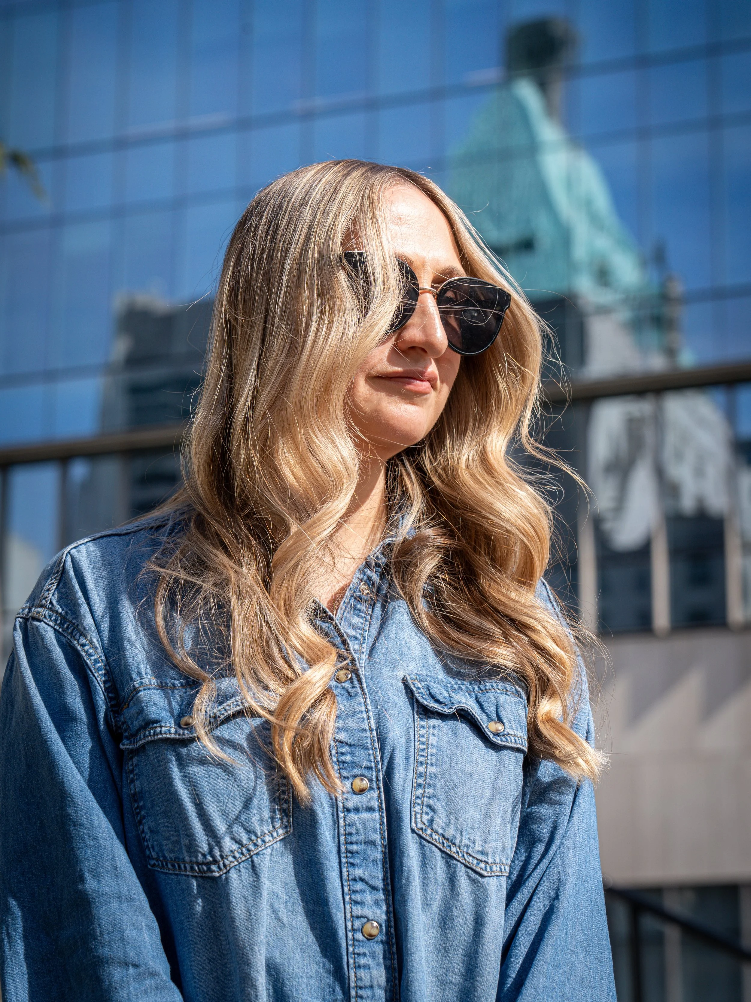 Solar powered lived-in blonde. 🌅🔋

Colourist &amp; stylist: @catherinephxm.hair @tycronck 
Products: @kmshairca 
Photographer: @capturethat.toeknee 

@lauraliira 

#yvrhair #yvrhairstylist #yvrhairsalon #vancouverhairstylist
