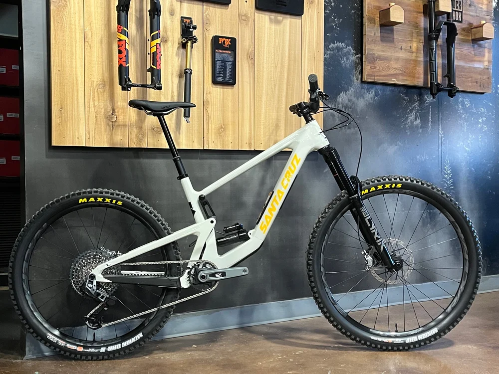 自転車本体 2024 SANTA CRUZ Bronson CC M size 2024 Santa Cruz Bronson CC X0 T Type R - BicycleBlueBook.com