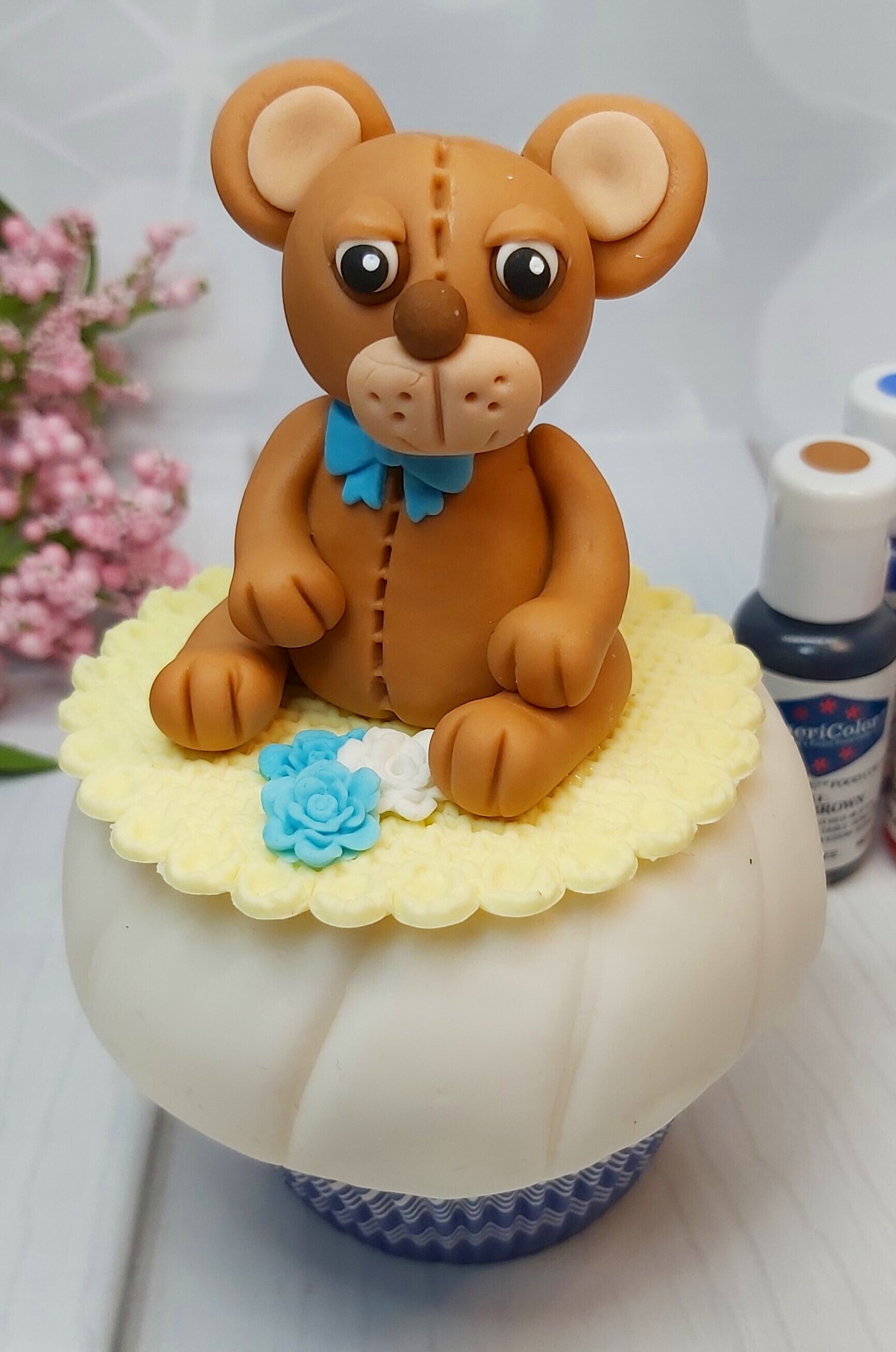Teddy bear cupcake topper
