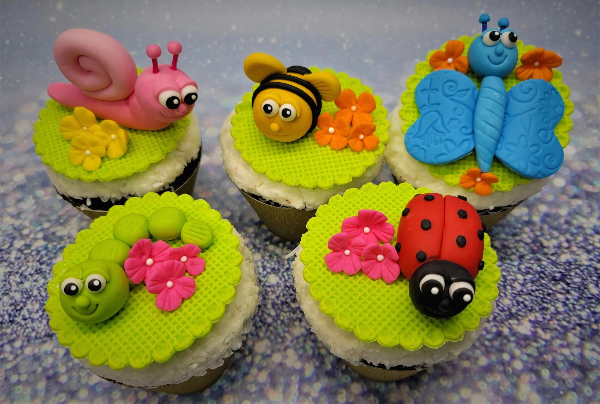 Cute insect & bug cupcake toppers
