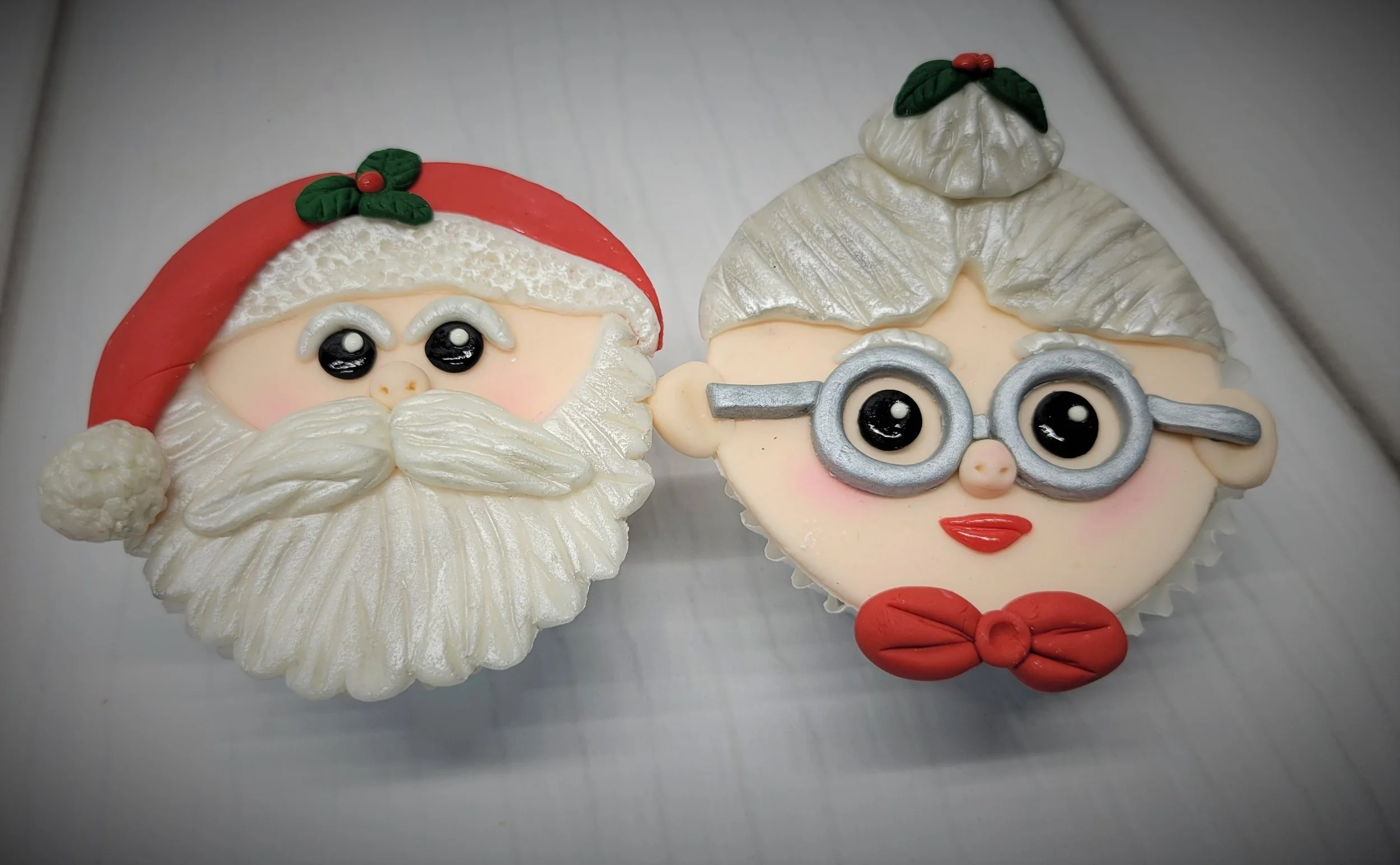 Santa & Mrs Claus cupcake topper