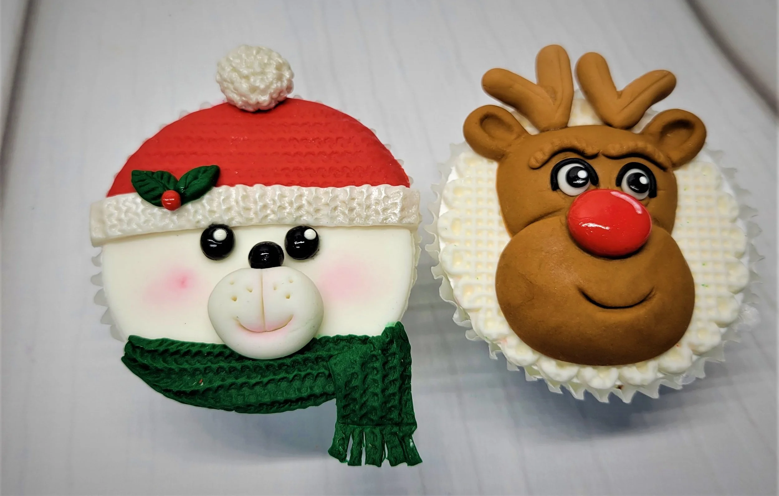 Polar bear face & reindeer cupcake topper