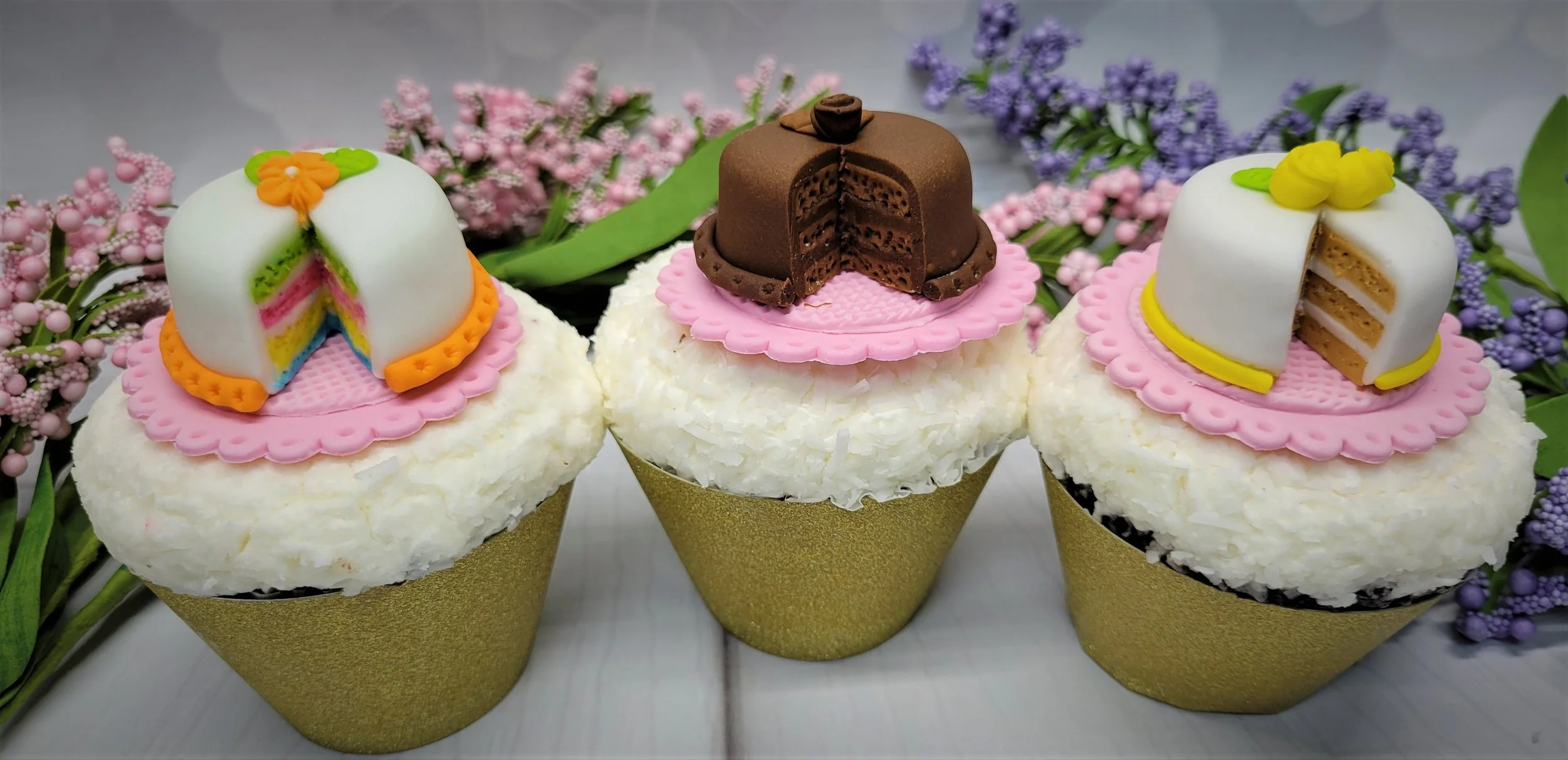 Mini cake cupcake toppers