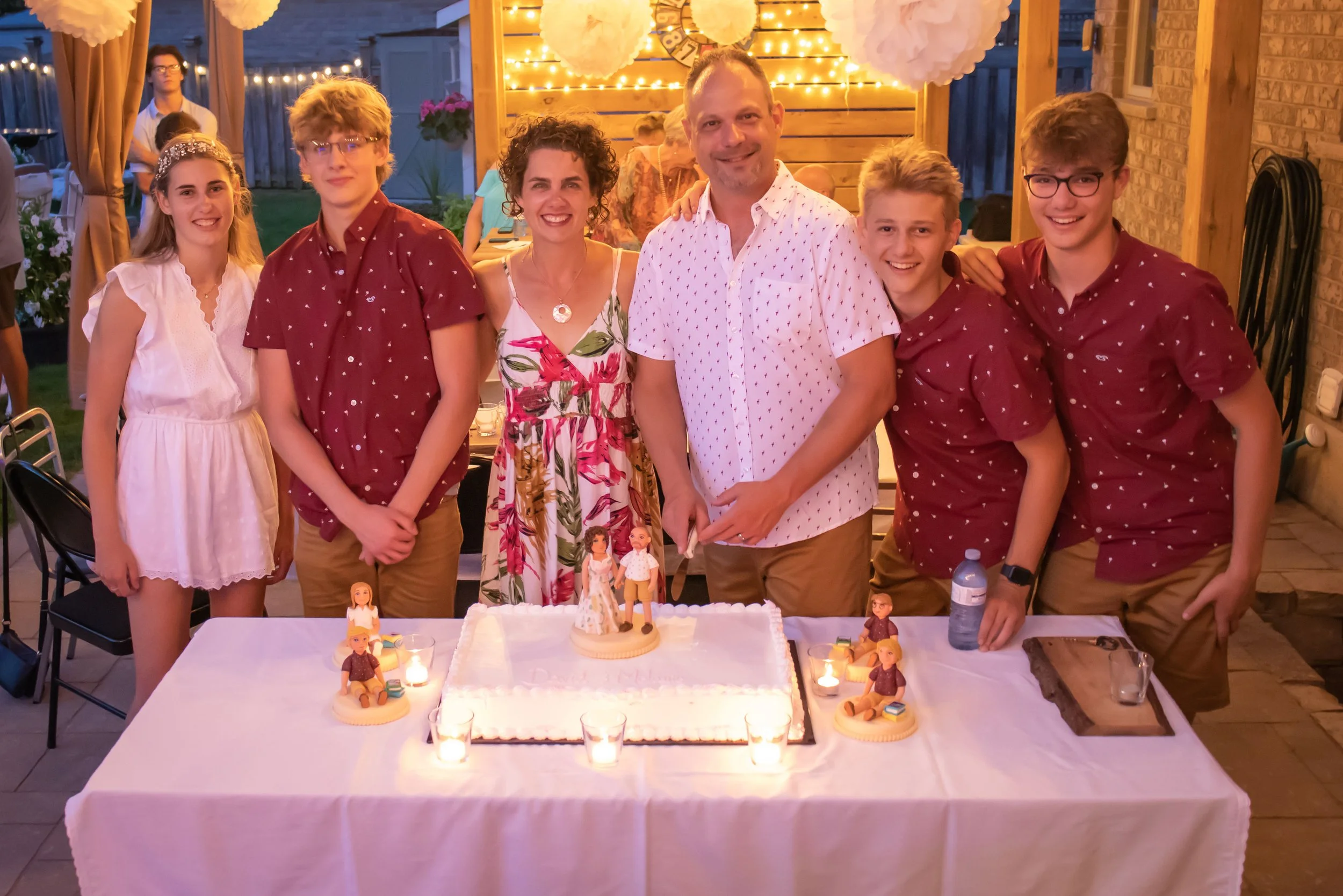 Wedding cake & toppers for a family with their children