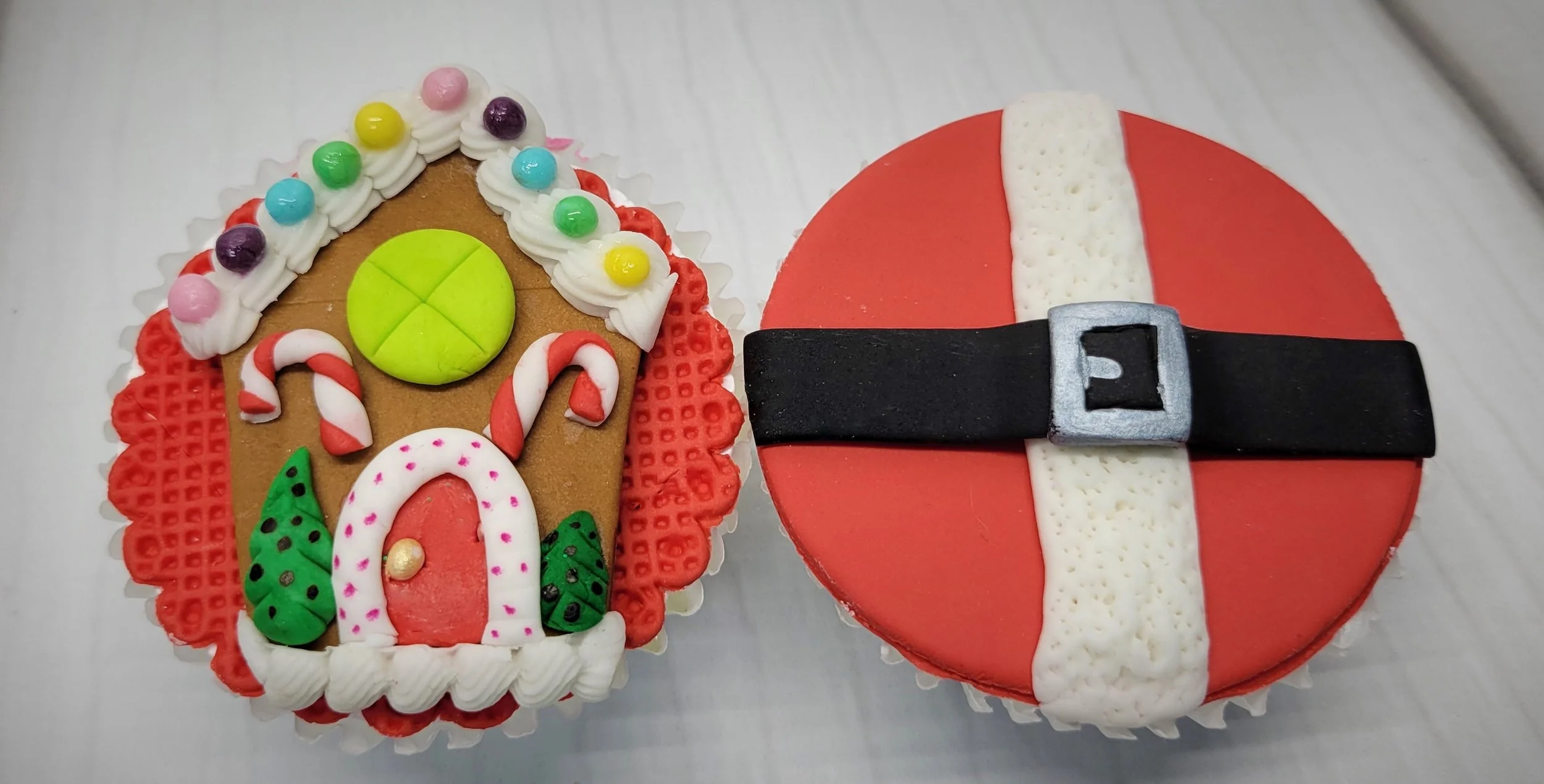Gingerbread house & Santa suit cupcake toppers