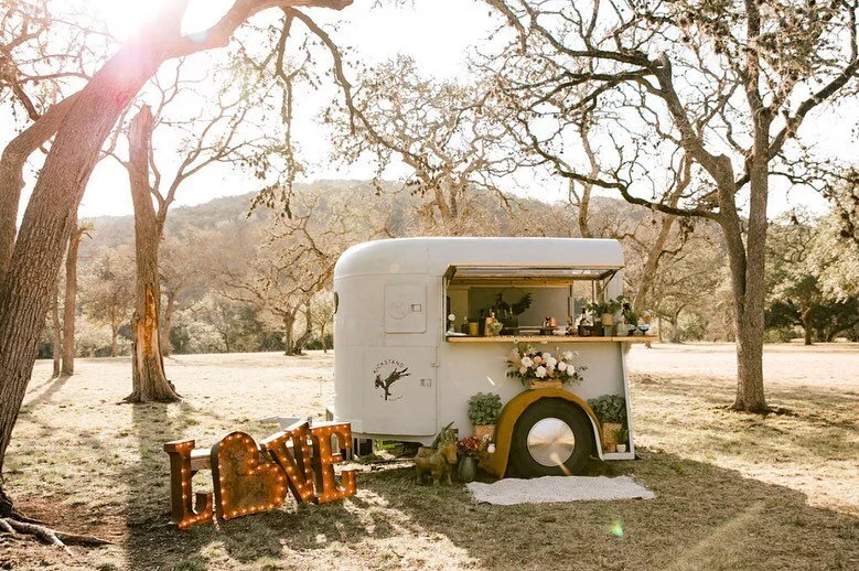 Wedding Inspo ✨ 
&bull;
&bull;
It was an absolute honor to collaborate w/ our friends at Kickstand to bring something extra special to Kendra Scott &amp; Thomas Evans ✨ 
&bull;
&bull; You two continue to not only inspire us, but welcome us friends. I