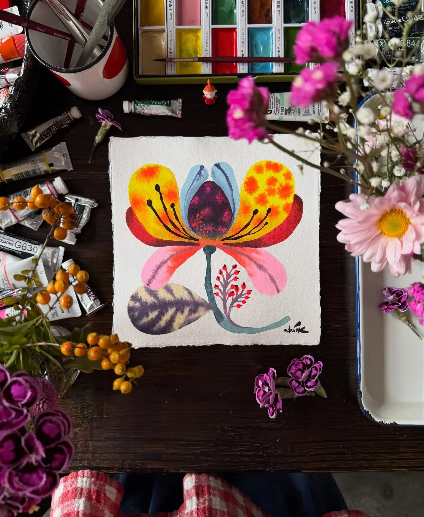 Midnight magic bloom&hellip;
It&rsquo;s nice to come home after a morning Chaos of CDMX and painting in peace&hellip;

❤️🕊️❤️

#bigbloom #floralart #flower #bigflower #fantasticbloom #brightandbeautiful #watercolor #gouache #archespaper