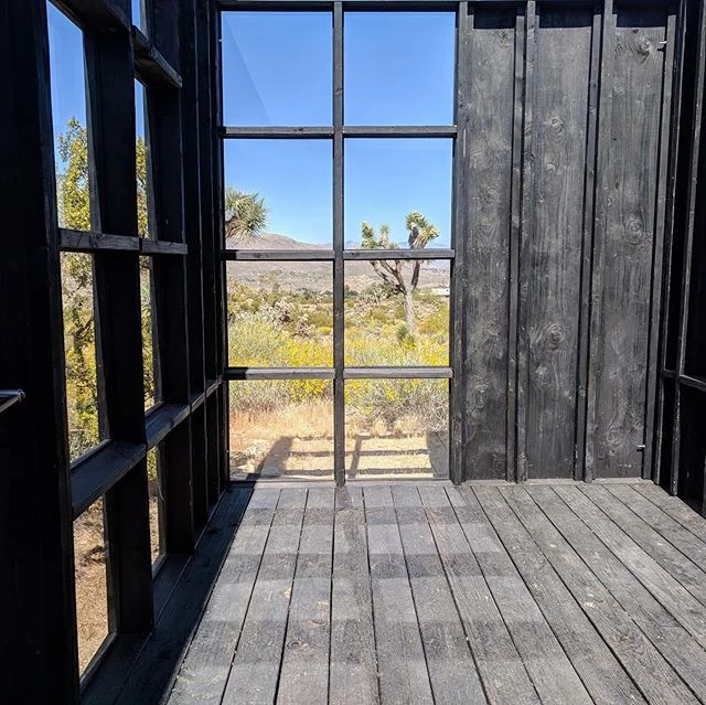 Who loves a desert view?? Our listing in Joshua Tree next to the National Park is the perfect retreat from city life. Make an offer today 🖊 #joshuatree #justlisted #deserthome