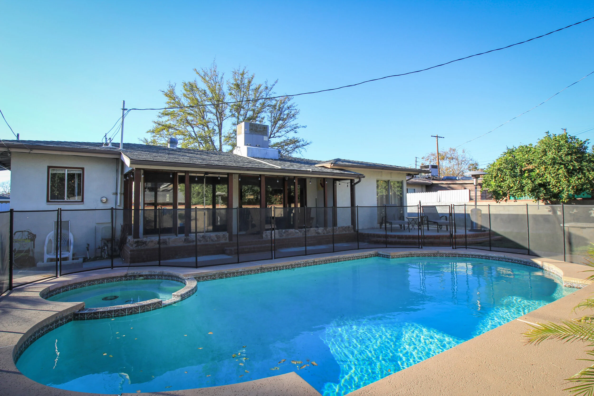 Pool.jpg