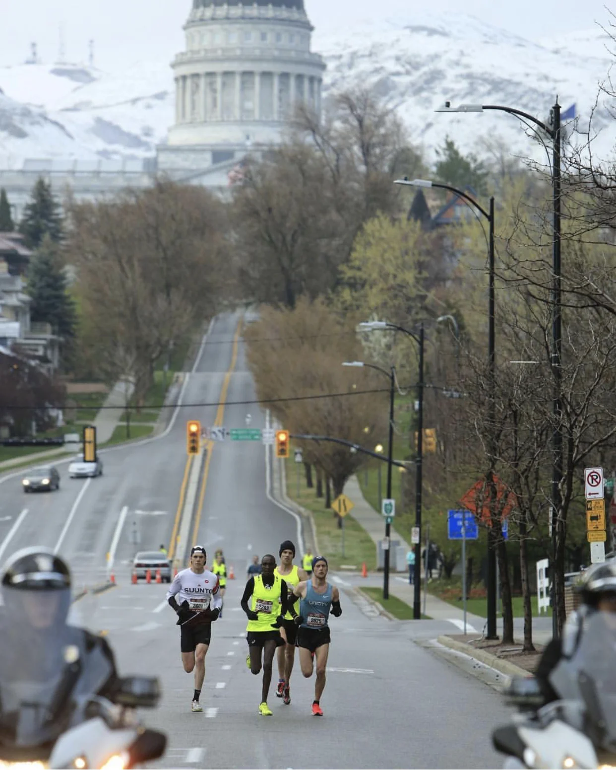 Adam Olson on his way to a 6th place finish (1:09:53 half marathon)