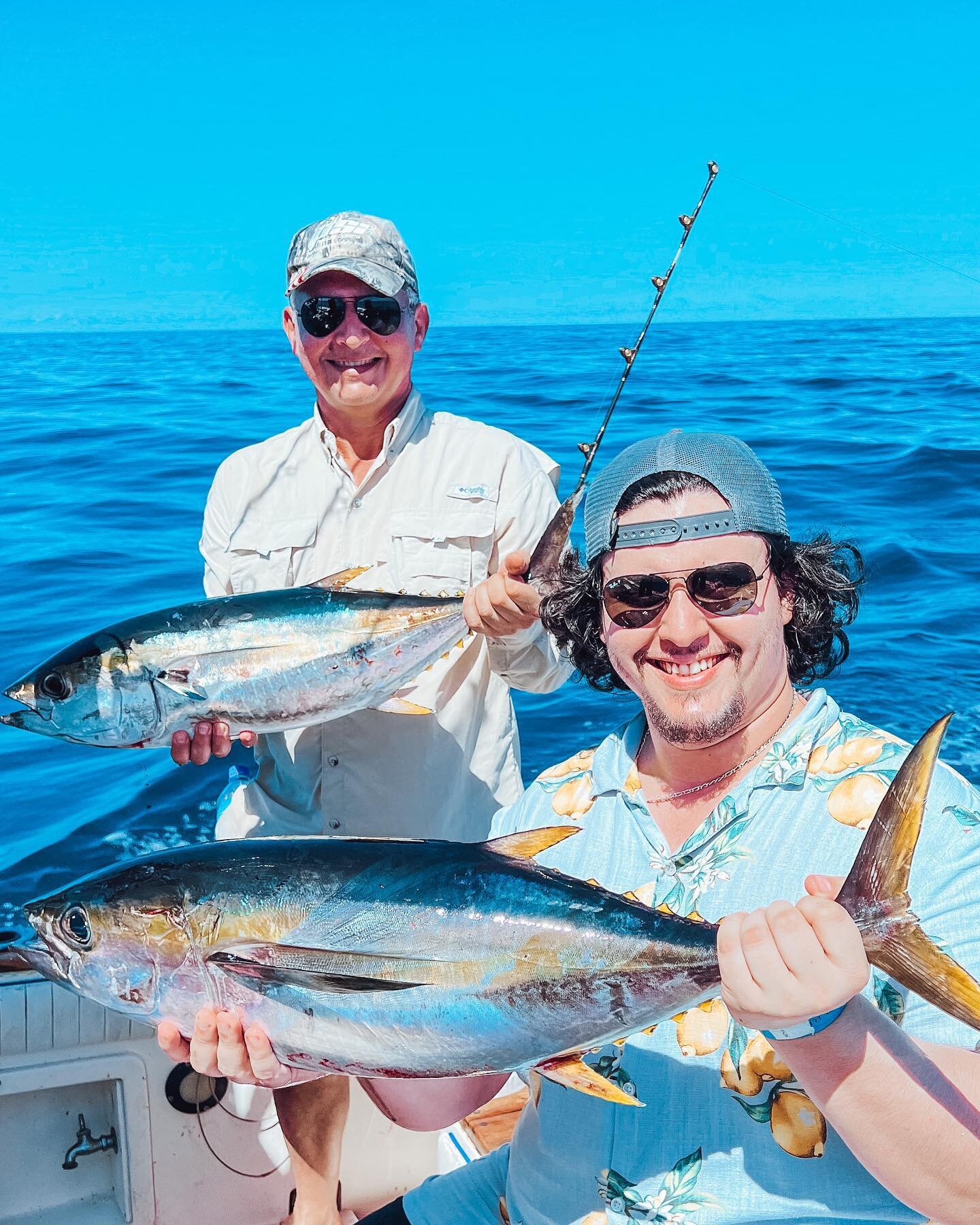 After catch these nice red snappers we then headed out to target yellowfin tunas ! 🐟🎣✅

#yellowfintuna #yftuna #tunafishing #yellowfin #tunas #costarica #costaricafishing #tamarindo #tamarindofishing #fishingday #fishingboat #fishingtrip