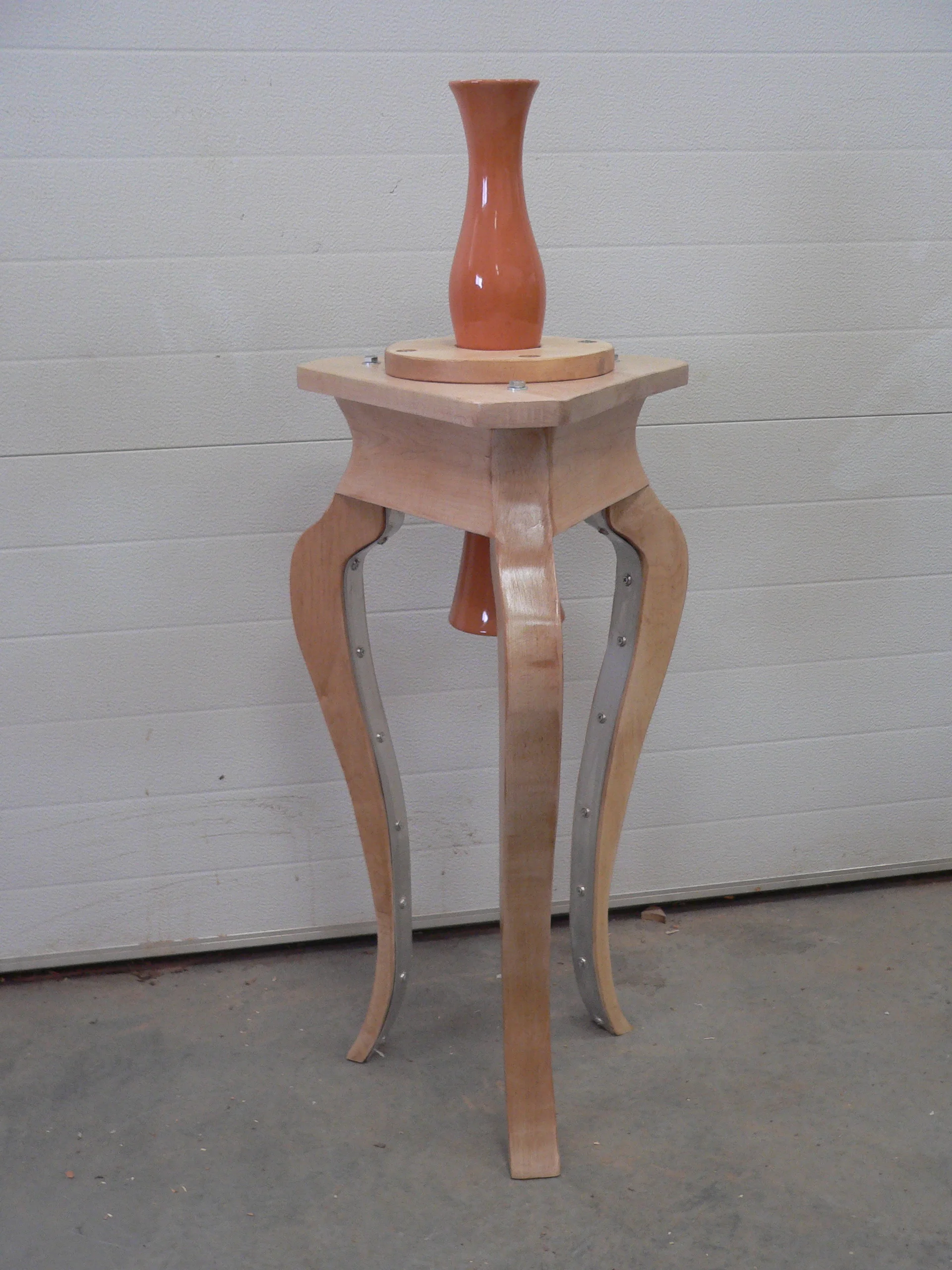 Maple Vase Table